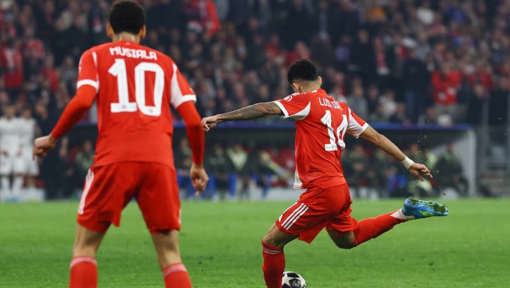 Un duelo de gigantes europeos paraliza al mundo del fútbol&nbsp;internacional