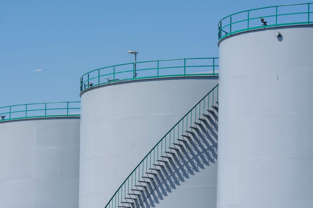 Junio cierra con superávit energético inédito pese a caída de&nbsp;precios